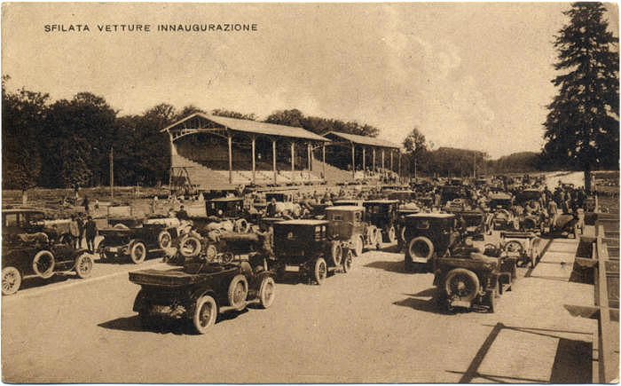 la sfilata dell'inaugurazione