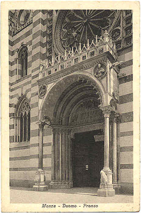il pronao del Duomo