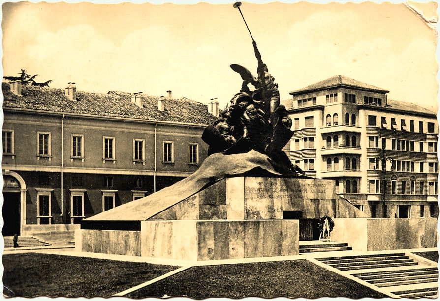 la vecchia stazione in demolizione